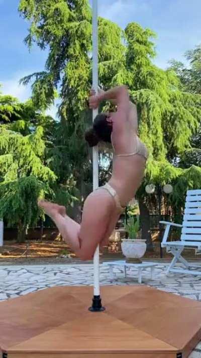 DESI GIRL + POLE DANCE IN BIKINI = 🔥🥵