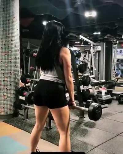 Ariel Winter working out