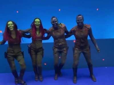 Zoe Saldaña and Karen Gillan dancing with their stunt doubles while filming ‘Guardians 3’