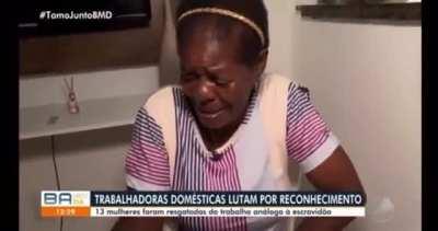 Mulher negra resgatada teme segurar mão de repórter branca na Globo.