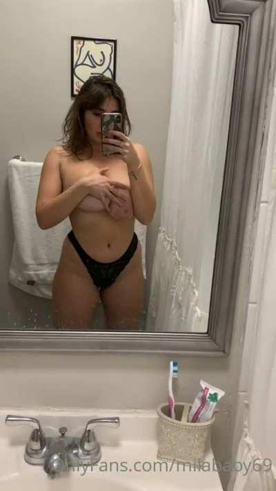 DM ME OR CHECK THE LINK TO GET HER FULL VIDEOS