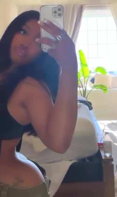 SZA ass poking out like a good whore 🤭🤣🍑🍑🍑🍑