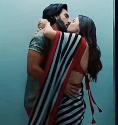 Alia Bhatt kissing scene