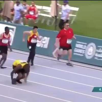 Kirk Wint, a Jamaican Special Olympics athlete, ran the 50-meter dash using only his arms and won the silver medal 👏