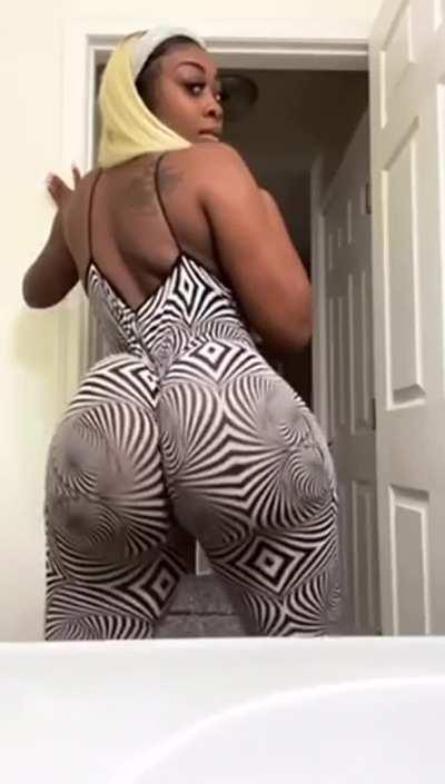 Ass Clapping GIF by billywee - Ebony babe claps her massive ass