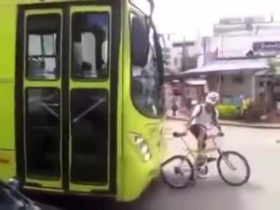 Cyclist doesn't give way to the bus and gets what he deserves