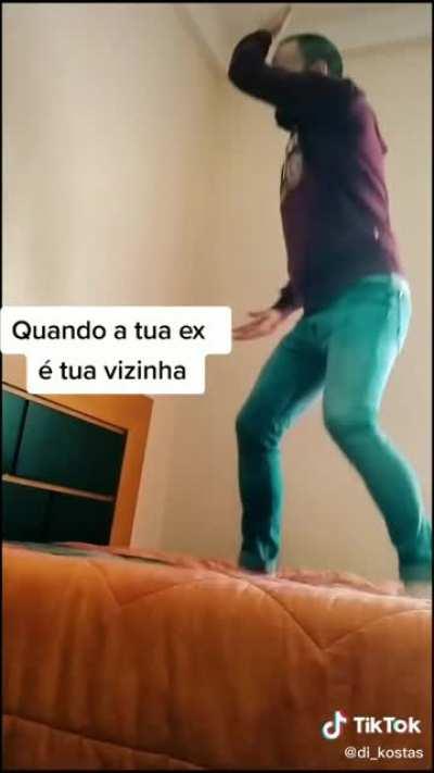 Quando a ex mora ao lado....toda a noite!!