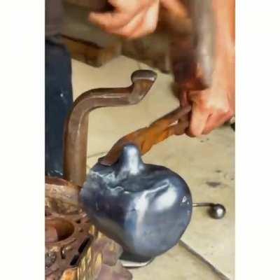 Making a kettle by hand