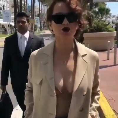 Kangna ranaut's cleavage