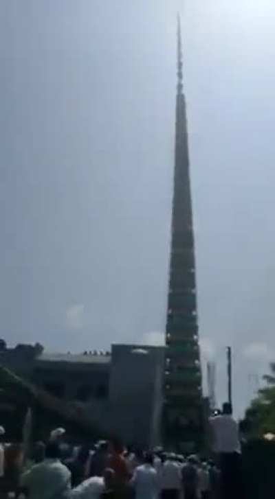 Giant Tower collapses midst of Indian Parade