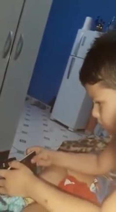 Kid smashes his phone after losing at PUBG