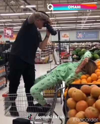 Squashing supermarket oranges just to get a good portrait