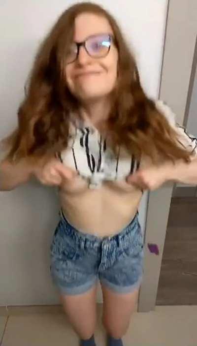 Tik tok girl Tits drop bouncing live