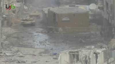 Syrian Army BMP-2 finds the camera while rolling through Daraya - 1/22/2013