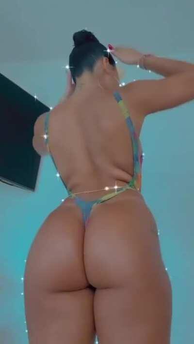 Katya Elise Henry (@katyaelisehenry)