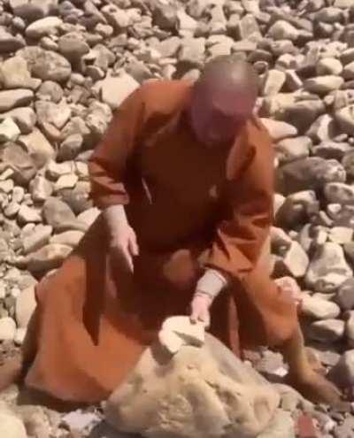 Shaolin monk demonstration of iron finger