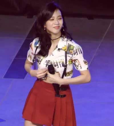 BlackPink - Jisoo: Too Big For Her Buttons (New Source)