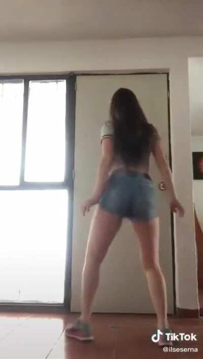 blonde teen dancing 1