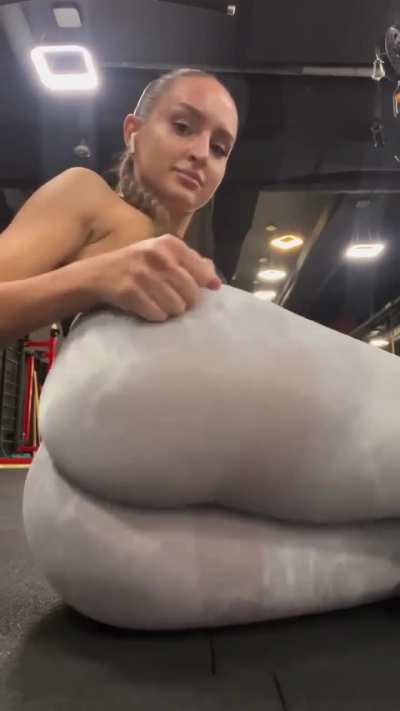 Showing Off her Jiggling Butt in Tight Grey Leggings (Rebyy Rose Clip)