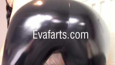 Lots of shiny legging farts