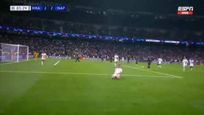 GOLAZO de Nico Paz para darle la victoria al Real Madrid en la champions. 19 años.