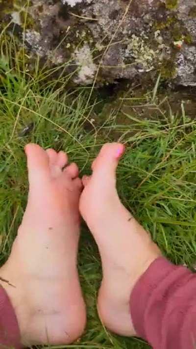 Seen as you asked so nicely for more. I had to peel of my sweaty socks half way through this hike. Then back on for more fun! Upvote for more videos x