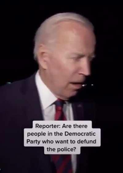 Biden's mic-drop response to loser right-wing reporter trying to ask a dumb gotcha question. [video]