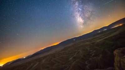 Photographer stabilized camera in a way that shows earth's rotation