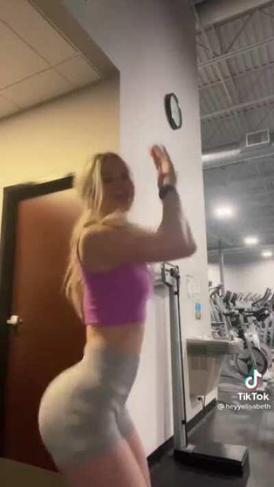 such a tight little gym bunny with one hell of an ass ❤️😩