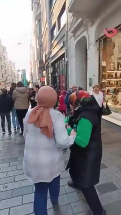 İstanbul İstiklal caddesinde yaşanan patlama