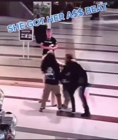 Just found this on twitter, period ahhh girl getting a quick little beat down in the mall recently.(brittbarbie3)