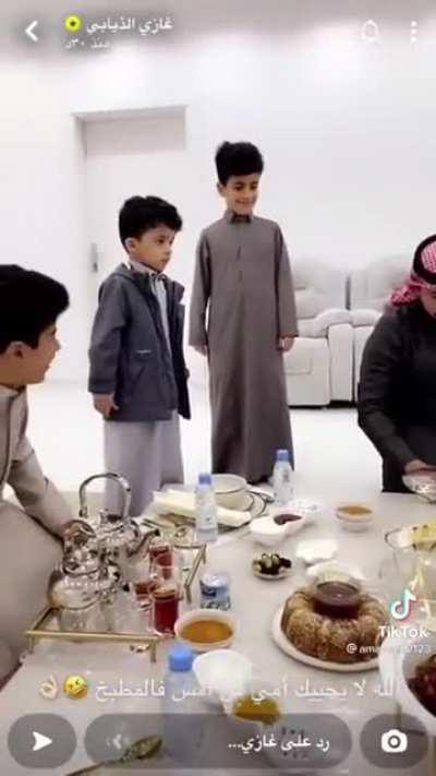 Kids scolds guests for overworking his mum