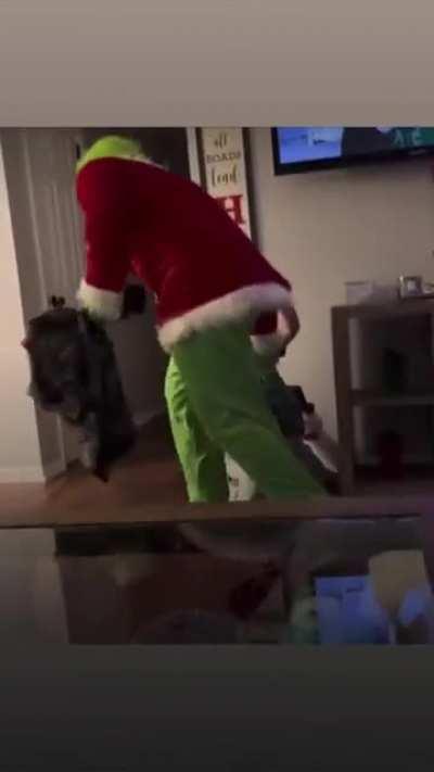 The Grinch came to the wrong neighborhood