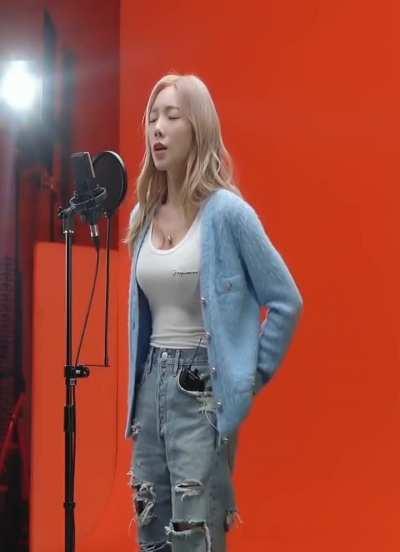 SNSD - Taeyeon (Comment down on What do you want to do to this bitch)