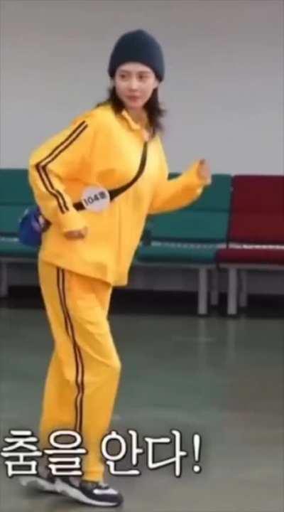 Song Ji Hyo Dancing 