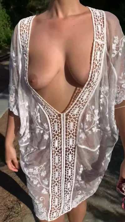 I love exposing my tits in public
