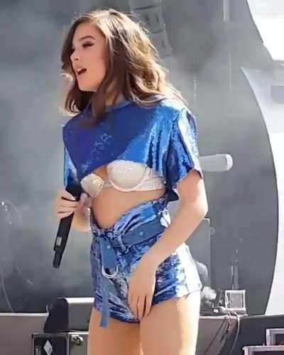 Hailee Steinfeld