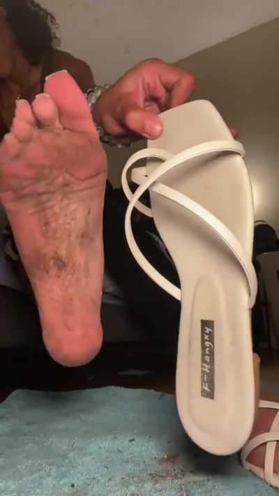 Muddy sole/sandal removal