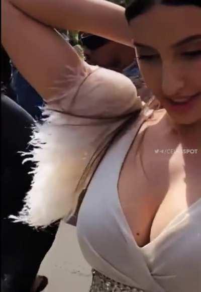 Nora Fatehi’s jiggly boobs. And her mole 💯