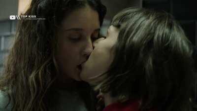 Ursula Corbero &amp;amp; Maria Pedraza in ‘La Casa de Papel’