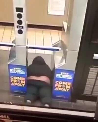 WCGW trying to bypass the metro fare gate