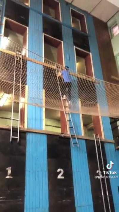 Man scales 3 floors in seconds