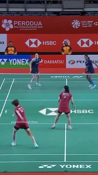 Absolutely insane women's badminton rally