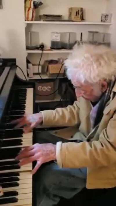 Philip Springer original composer of &quot;Santa Baby&quot; at 94 playing Moonlight Sonata by Beethoven