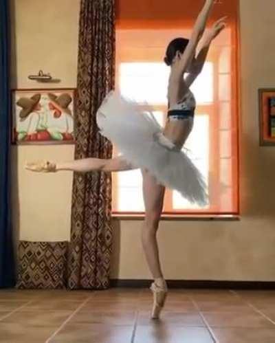 Russian ballerina Maria Khoreva demonstrates a minute long, 360° pointe technique.