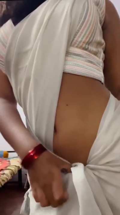 Desi Navel