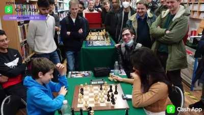 Professional Chess streamer Andrea Botez defeated by a nine-year old boy.