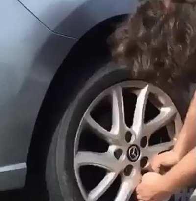 Changing tire without jack