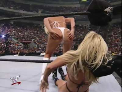 The Kat defeats Terri Runnels in the first ever Stinkface Match at Summerslam 2000