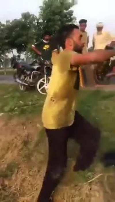 AAP has completely destroyed Punjab! Not only are gangsters like Deepak Tinu allowed to escape but Nasha Mafia is at its peak! One more video from Baba Bakala town in Amritsar Punjab now Nasha Yukt.. after Maqboolpura now this! Youth being destroyed, Paki